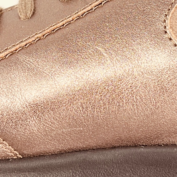 Clarks Unstructured Un Adorn metalic women\'s lace up leather/suede sneaker sz 7